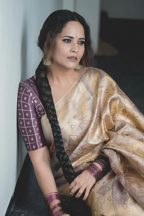 Anchor Anasuya Bharadwaj Stunning Looks In Saree Photos11