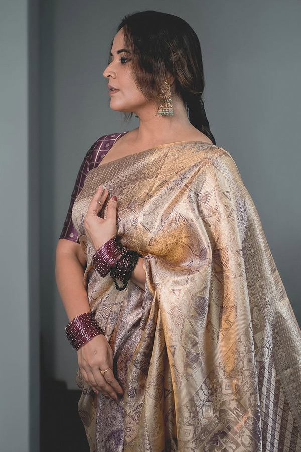 Anchor Anasuya Bharadwaj Stunning Looks In Saree Photos12