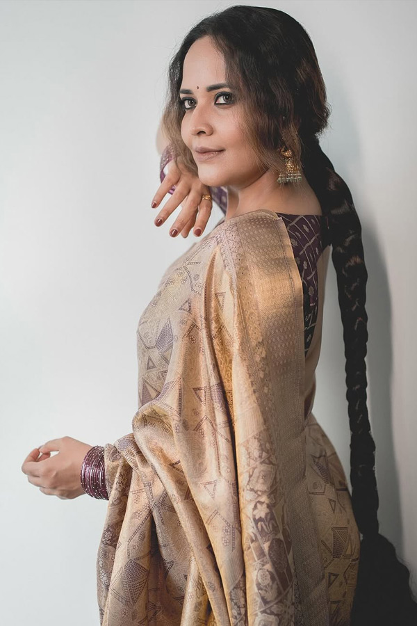 Anchor Anasuya Bharadwaj Stunning Looks In Saree Photos13