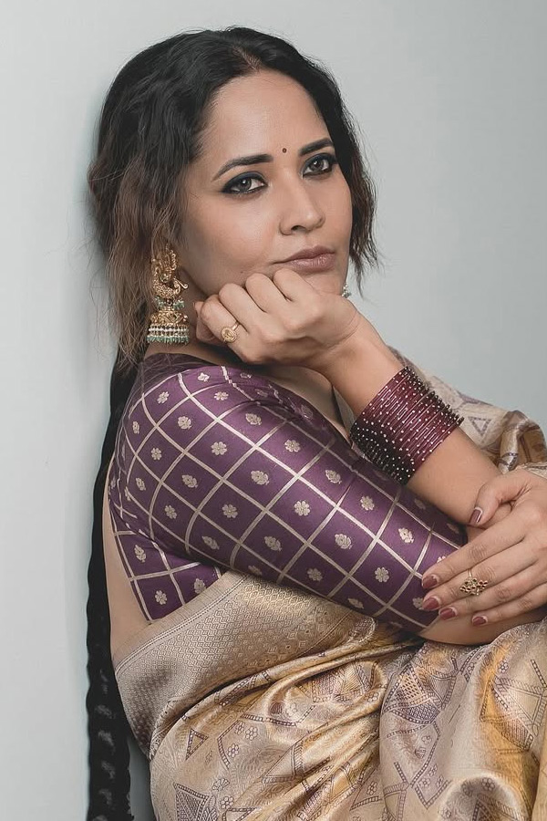Anchor Anasuya Bharadwaj Stunning Looks In Saree Photos3
