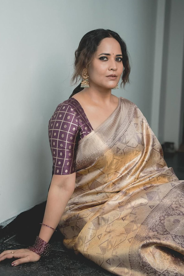 Anchor Anasuya Bharadwaj Stunning Looks In Saree Photos6