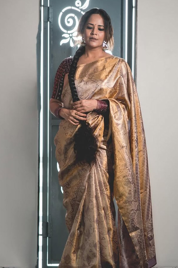 Anchor Anasuya Bharadwaj Stunning Looks In Saree Photos9