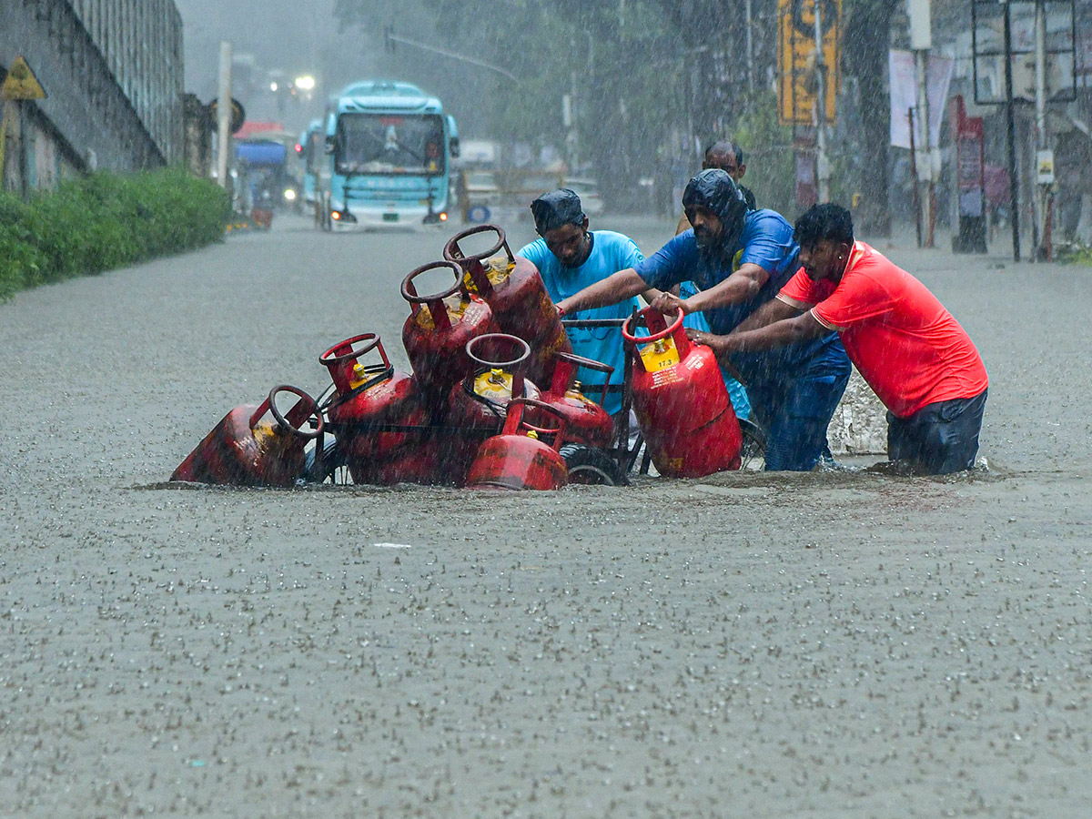 Heavy Rainfall in Mumbai Today Photos1