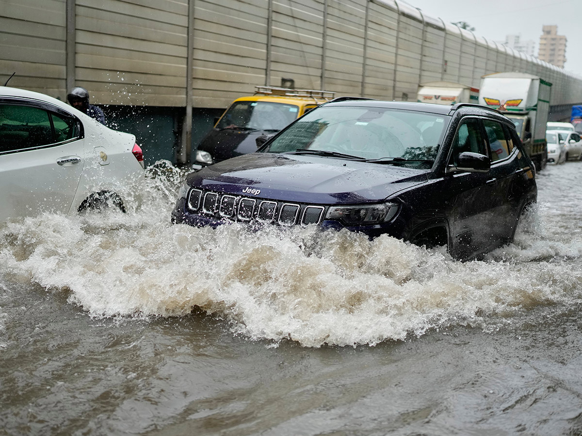 Heavy Rainfall in Mumbai Today Photos10