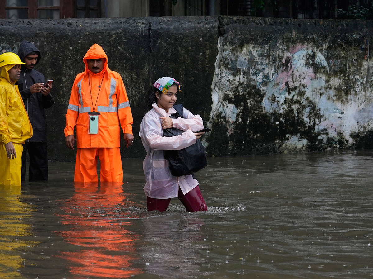 Heavy Rainfall in Mumbai Today Photos12