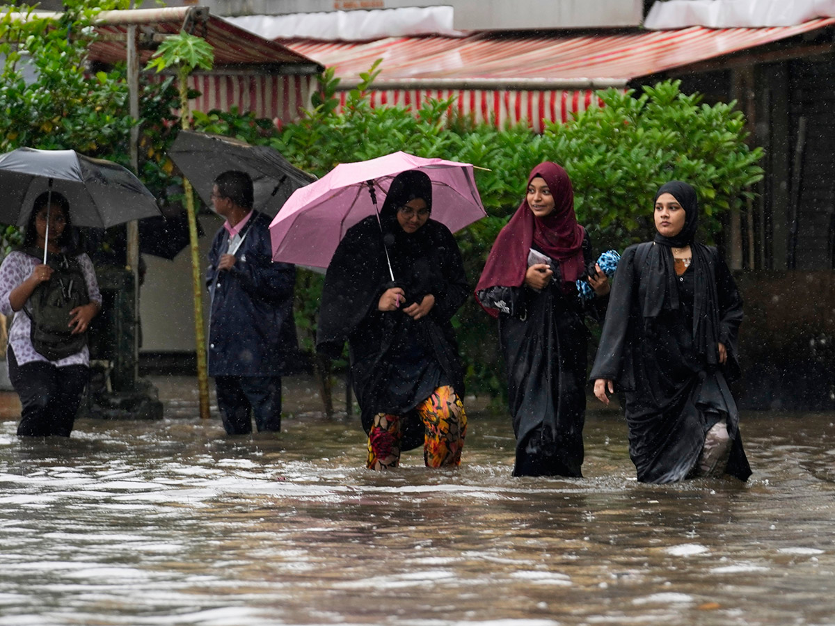 Heavy Rainfall in Mumbai Today Photos14