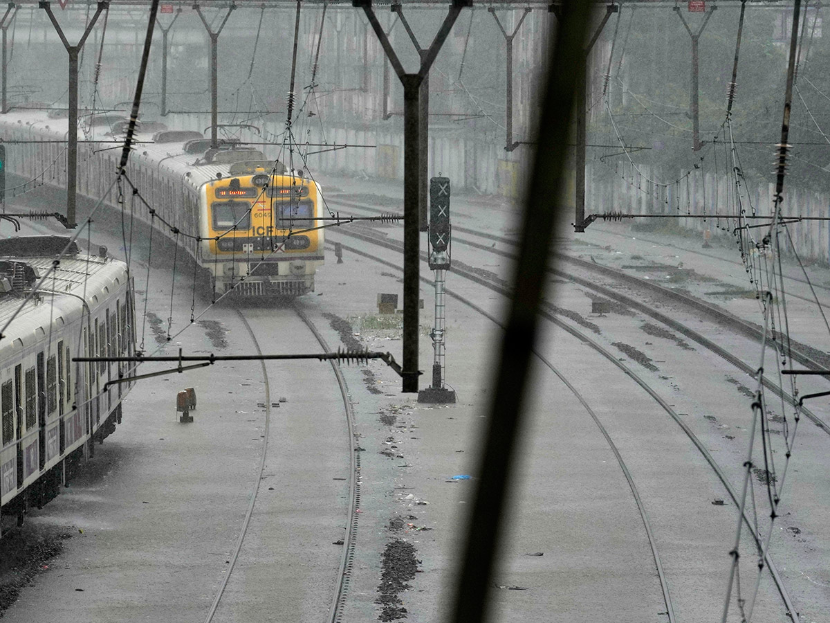 Heavy Rainfall in Mumbai Today Photos15