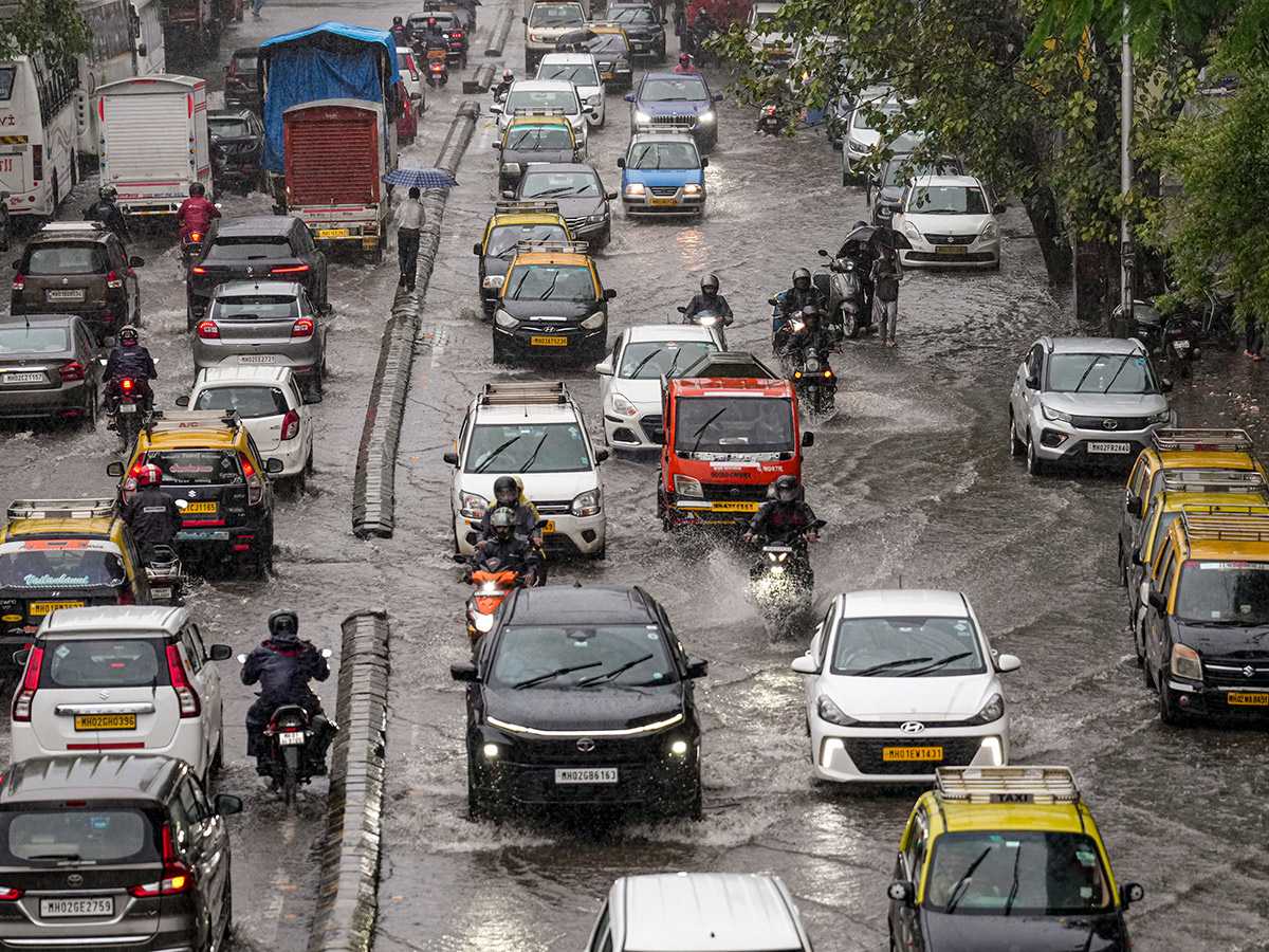 Heavy Rainfall in Mumbai Today Photos17