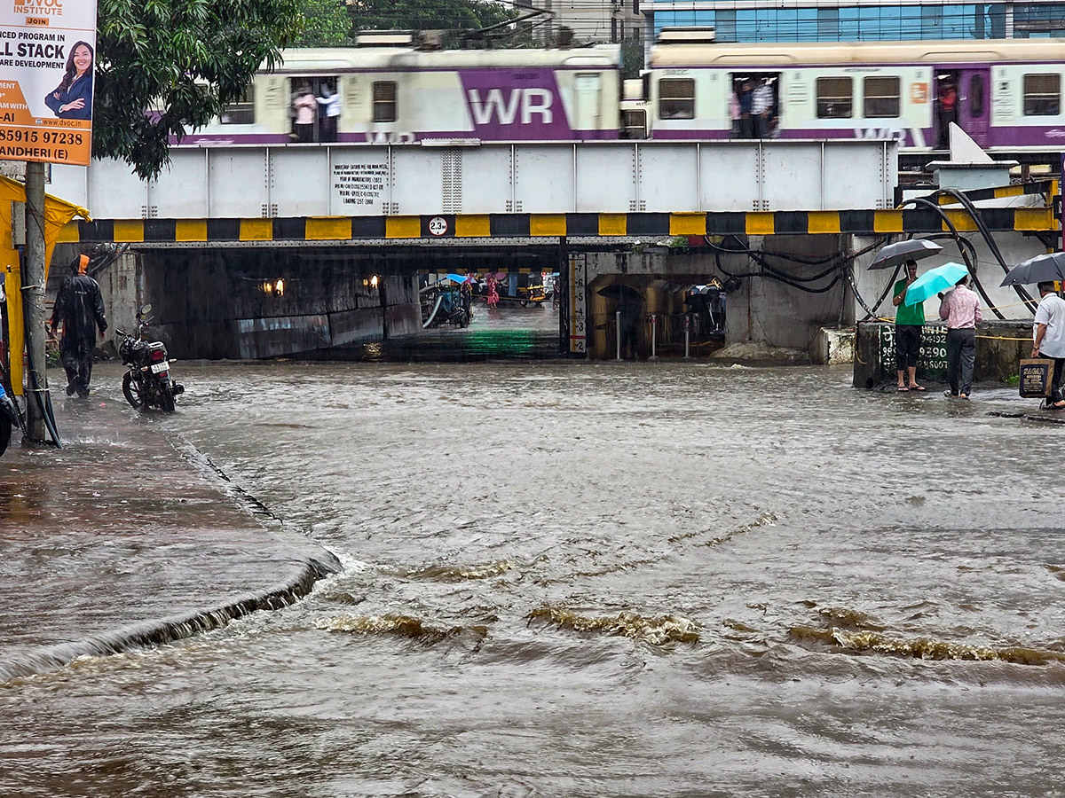 Heavy Rainfall in Mumbai Today Photos21