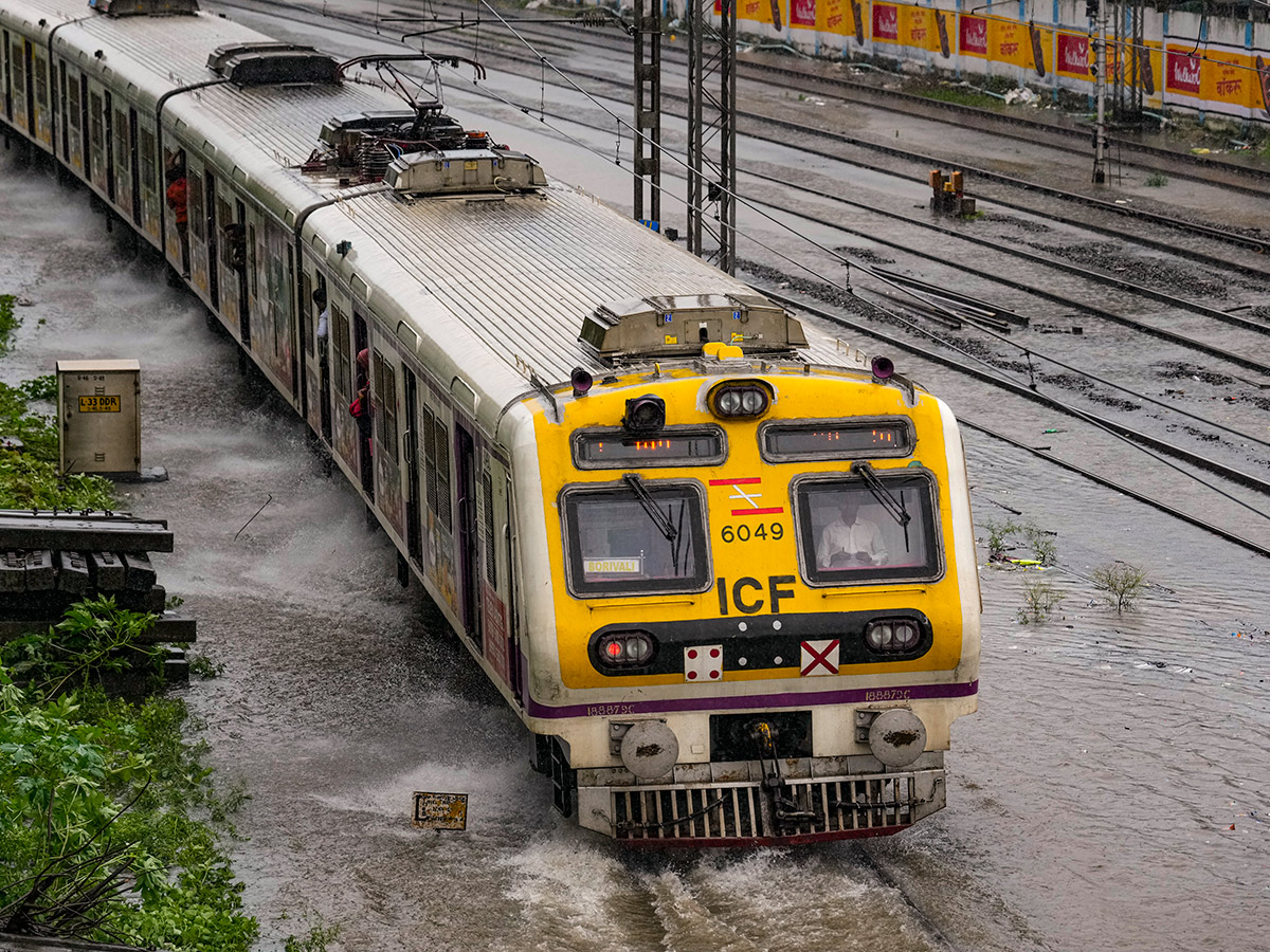 Heavy Rainfall in Mumbai Today Photos25