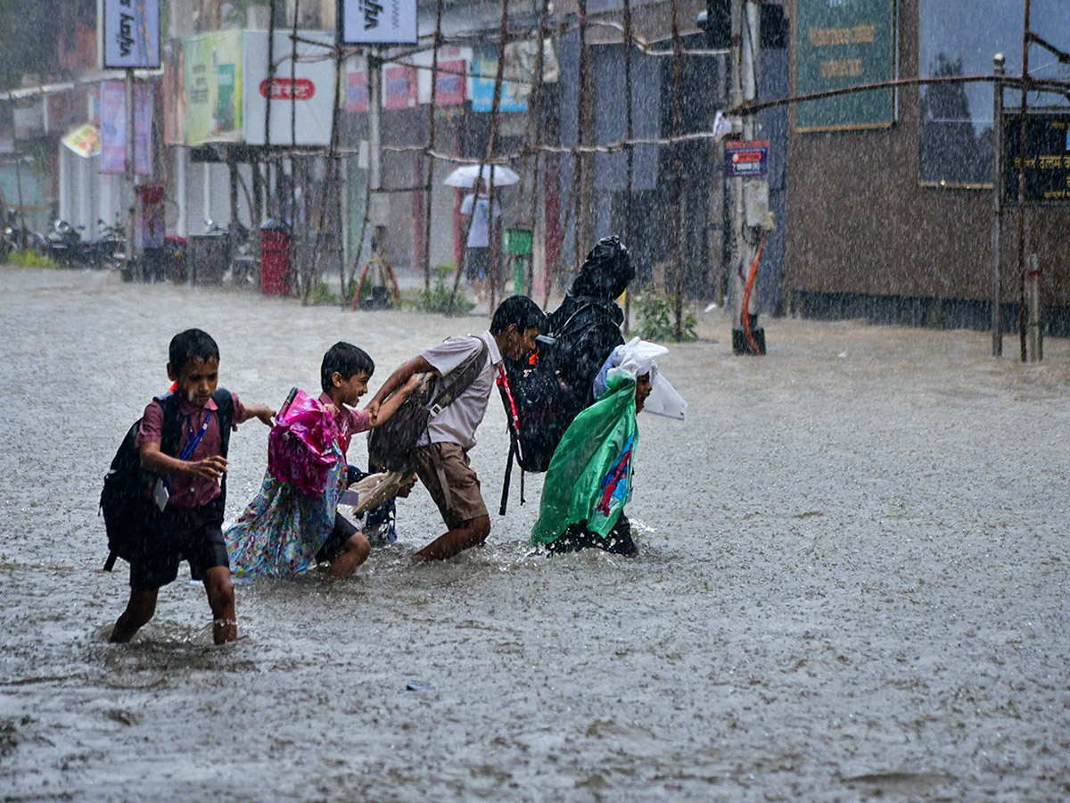 Heavy Rainfall in Mumbai Today Photos26