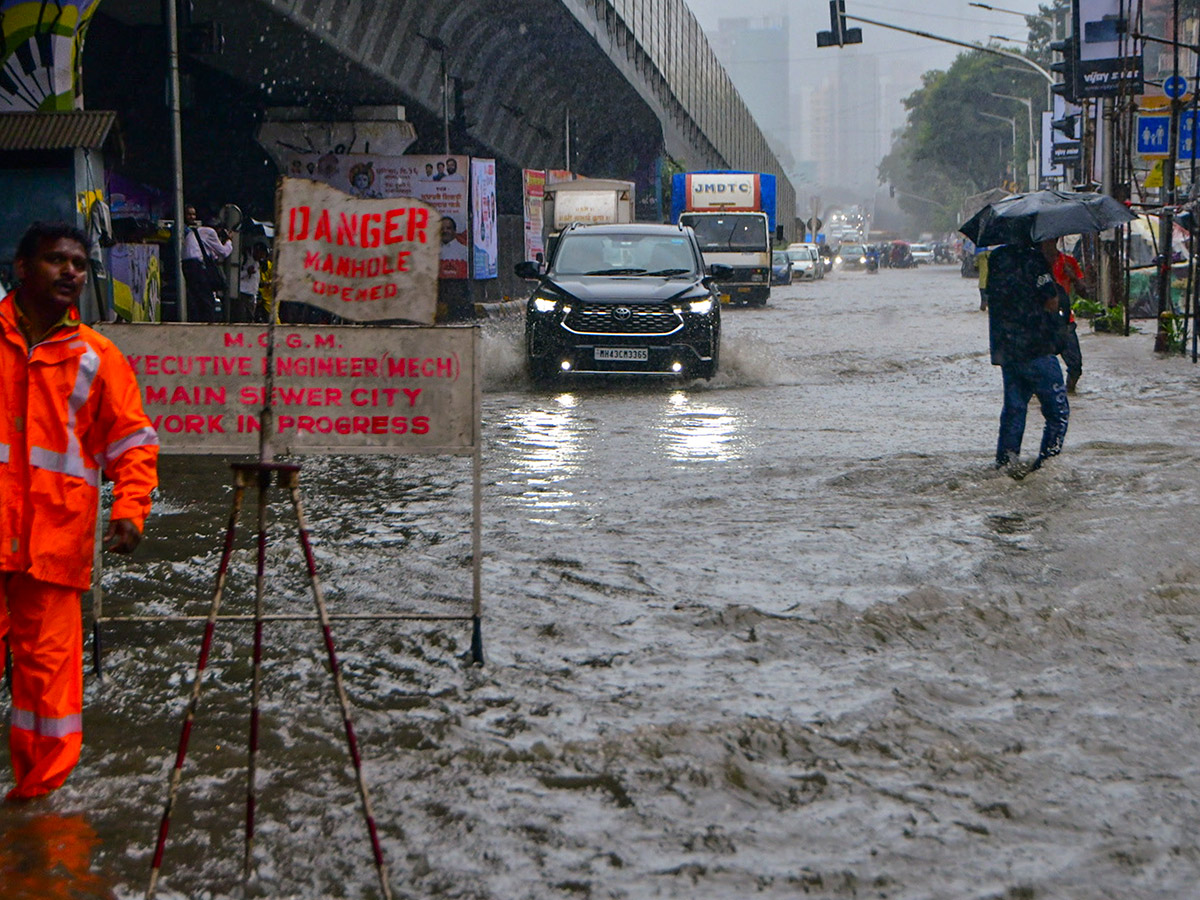 Heavy Rainfall in Mumbai Today Photos27