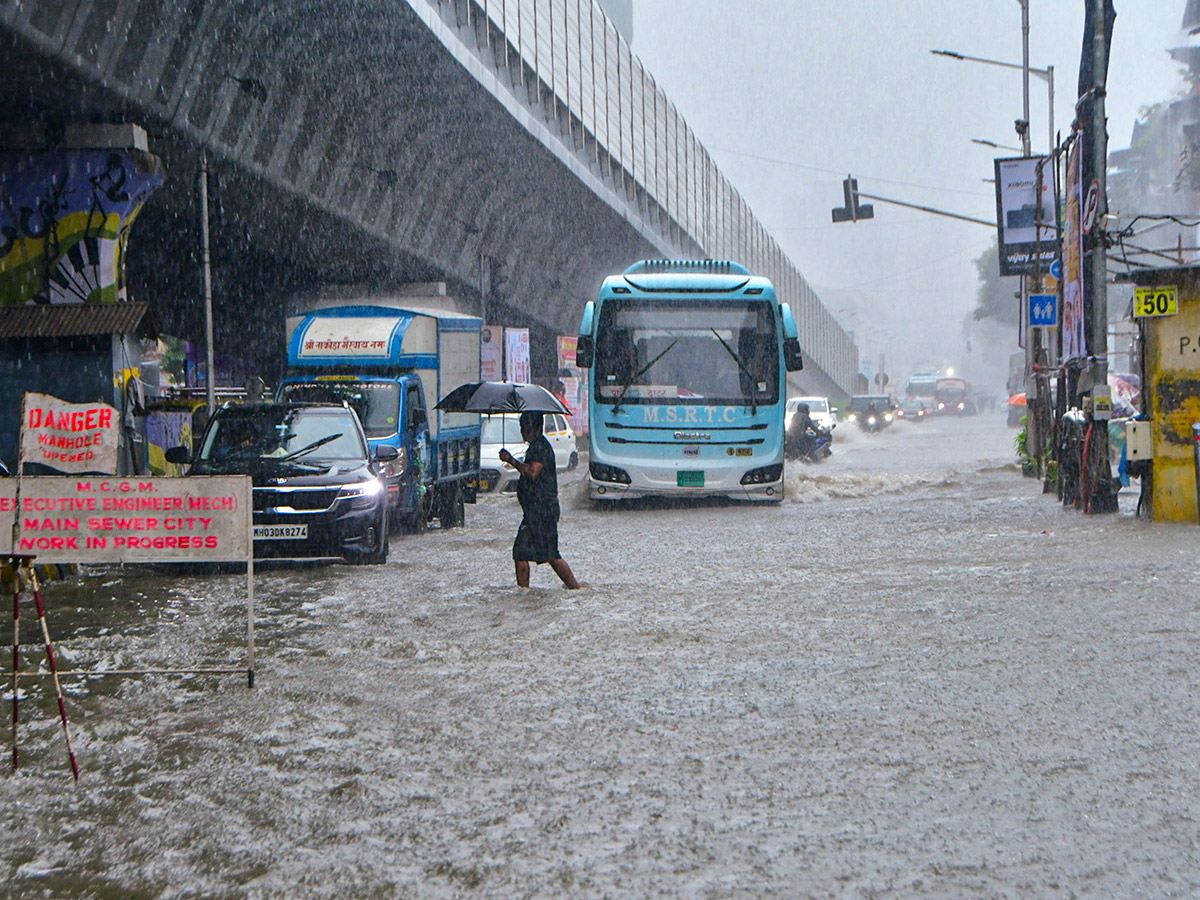 Heavy Rainfall in Mumbai Today Photos28