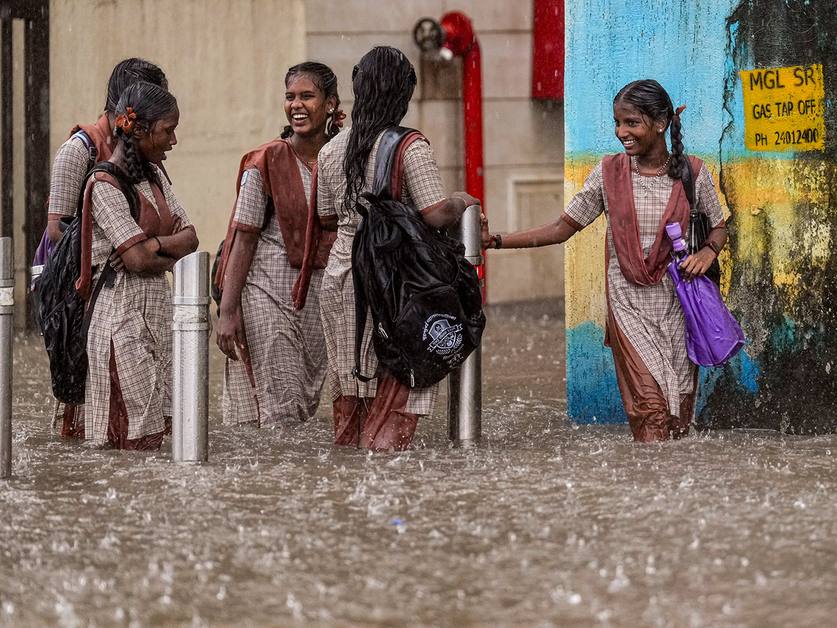 Heavy Rainfall in Mumbai Today Photos29