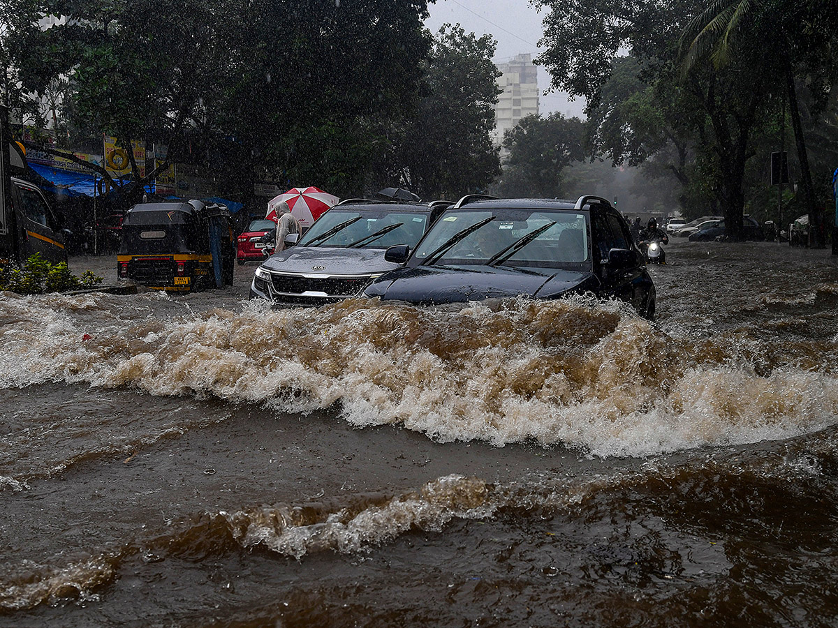 Heavy Rainfall in Mumbai Today Photos5