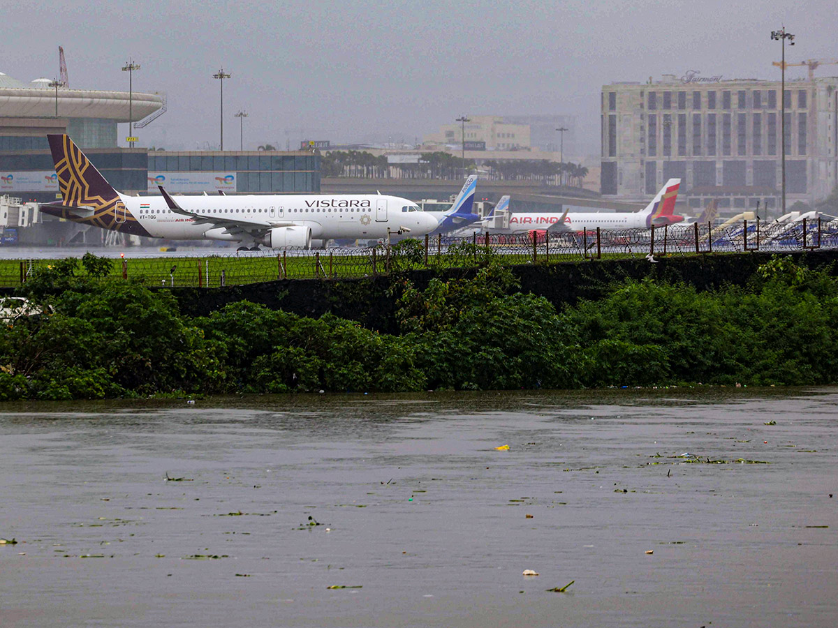 Heavy Rainfall in Mumbai Today Photos9