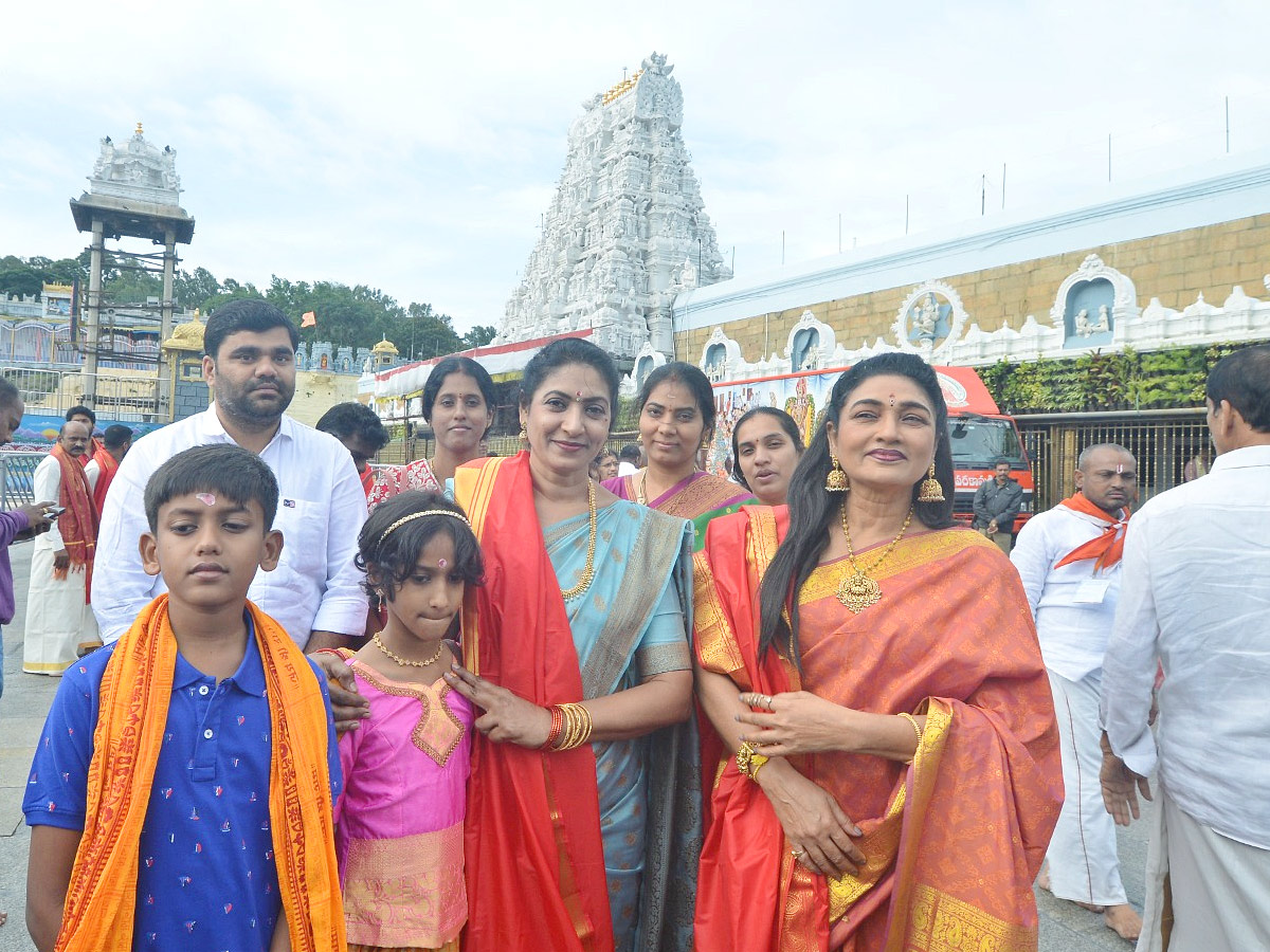 Tollywood Celebrities Visits Tirumala Tirupati Temple Photos5