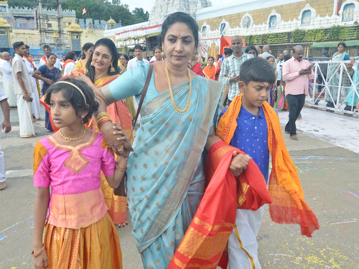 Tollywood Celebrities Visits Tirumala Tirupati Temple Photos7