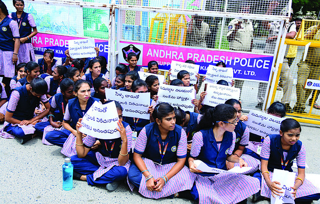 నరకకూపాలుగా వసతిగృహాలు 1