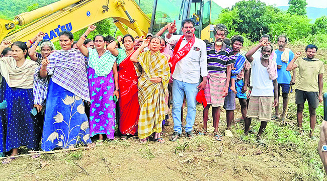 గిరిజన రైతులపై దౌర్జన్యమా... 1