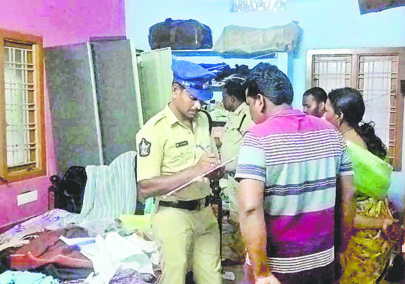 పట్టపగలు దొంగల హల్‌చల్‌ 1
