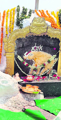 భక్తిశ్రద్ధలతో సామూహిక కుంకుమపూజలు 3