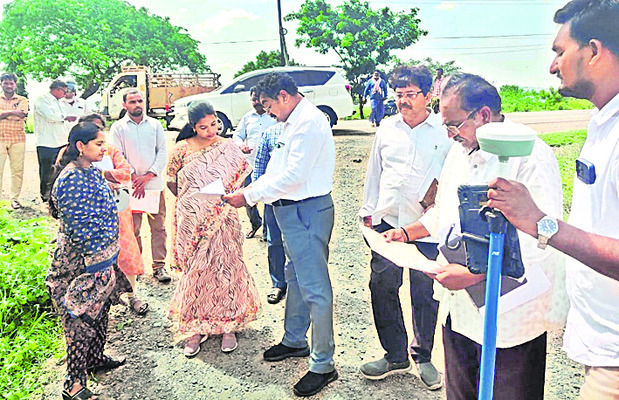 రైతుల సమక్షంలోనే రీసర్వే
2