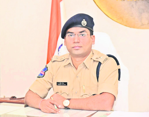 ‘అప్పులు చేసి ఇళ్లు నిర్మించుకోవద్దు’
2