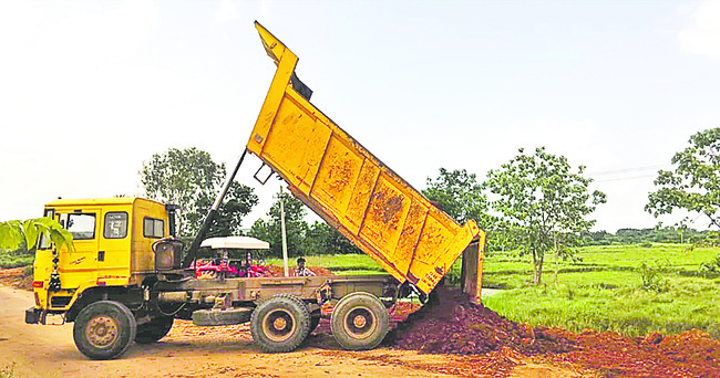 జోరుగా మట్టి దందా?1