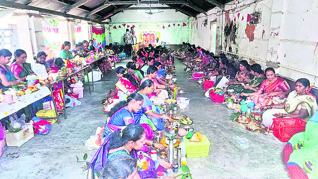 భక్తి శ్రద్ధలతో శ్రావణ పూజలు 4