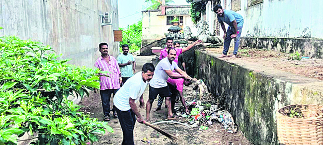 ఆర్ఎస్ఎస్ కార్యకర్తల శ్రమదానం 3