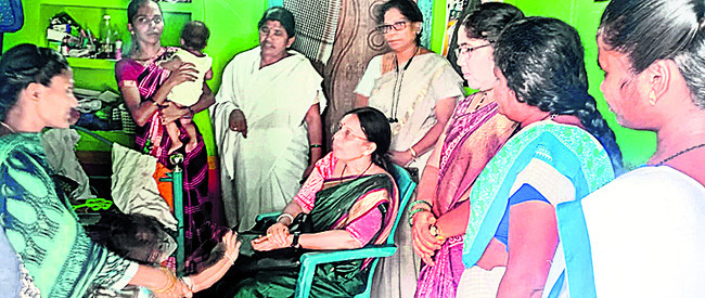విద్యుత్ షాక్తో నెమలి మృతి 1