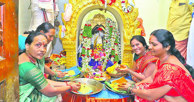 కట్నం వేధింపులతో వివాహిత ఆత్మహత్య1