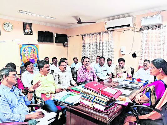 కాంగ్రెస్ ప్రభుత్వం తెలంగాణను లూటీ చేస్తోంది1
