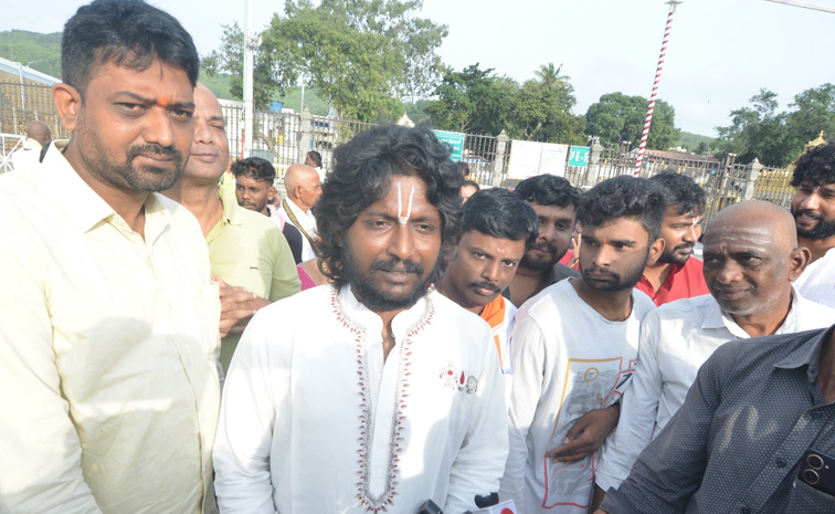 Celebrities At Tirupati Temple Photos5