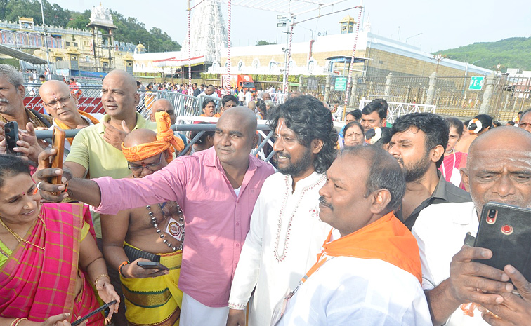 Celebrities At Tirupati Temple Photos6