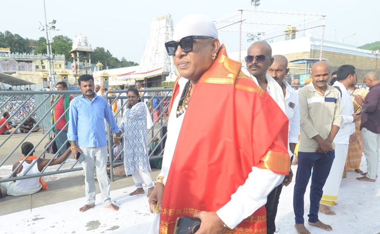Celebrities At Tirupati Temple Photos7