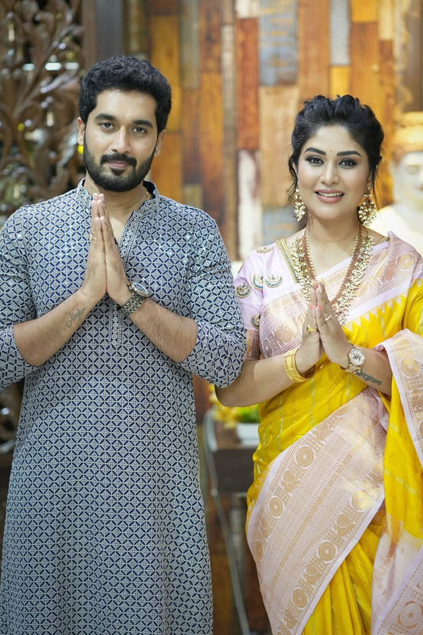 Telugu Serial Actresses Performed Sravana Sukravaram Pooja Photos2