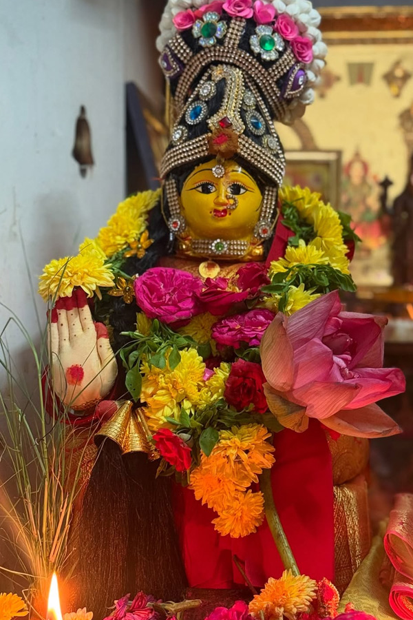 Telugu Serial Actresses Performed Sravana Sukravaram Pooja Photos6