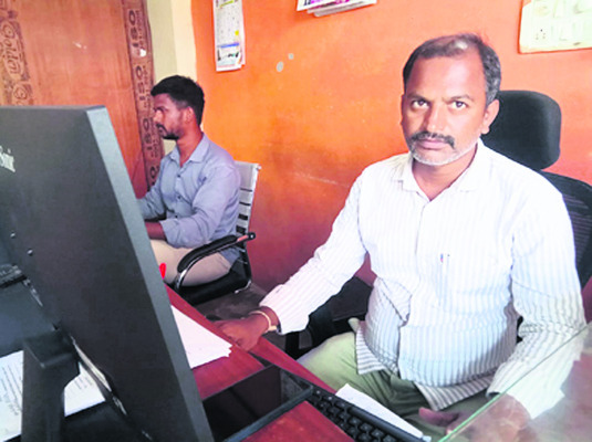 ఈ నెలలో మూడు సార్లు వాగు వచ్చింది
2