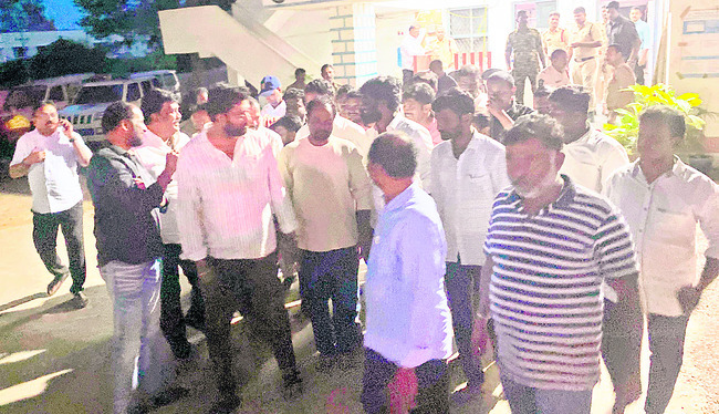 పాదయాత్రకు పోలీసు నిర్భందం 1