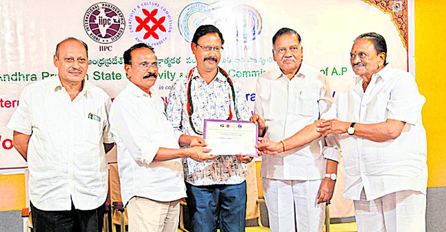 బాలాజీకి జాతీయ ఫొటోగ్రాఫర్ అవార్డు 1