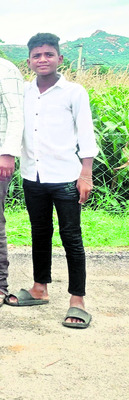 ఆటో బోల్తా – బాలుడి మృతి 1