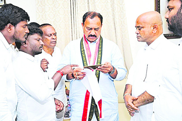 హస్తవ్యస్తం1