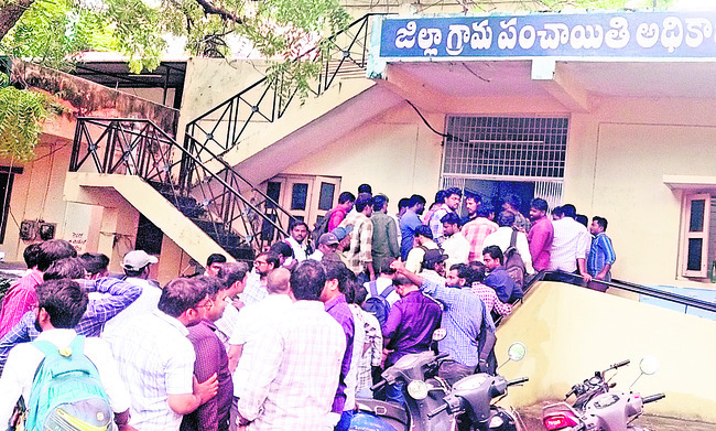 మిగిలిన స్థానాలకే ఆప్షన్లు 
1