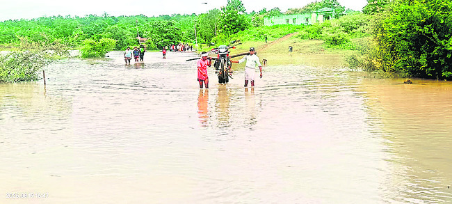 తెలంగాణ, ఛత్తీస్‌గఢ్‌ మధ్య రాకపోకలు బంద్‌ 1