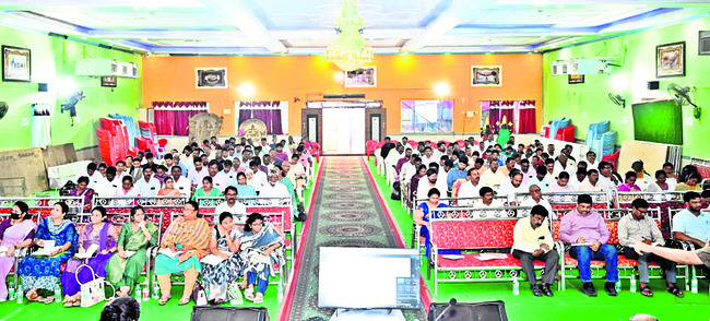 సమస్యల పరిష్కారంపై నిబద్ధత అవసరం 1