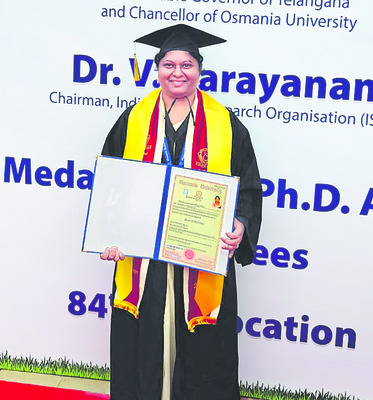ఫిజిక్స్‌లో విద్యారాణికి పీహెచ్‌డీ పట్టా 1