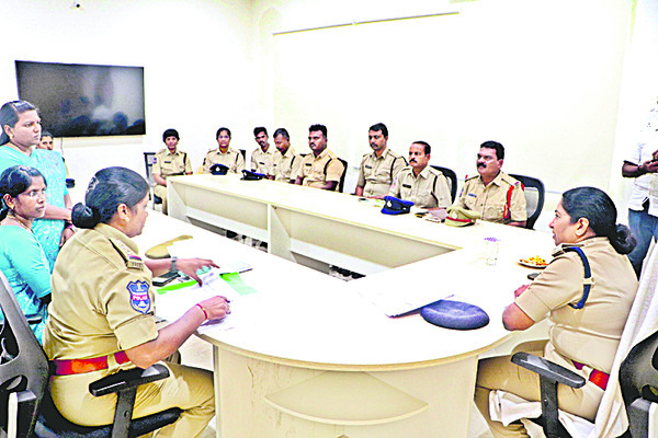 హాట్‌ స్పాట్‌లపై  నిఘా ముమ్మరం 
1