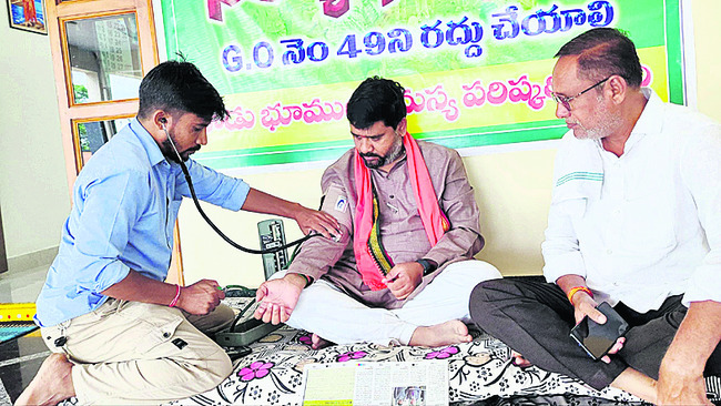రెండోరోజూ నిరవధిక నిరాహారదీక్ష1